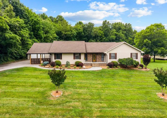 Homes for sale in Athens, TN | 122 Nash Dr, Athens, TN 37303 | MLS# 1536667