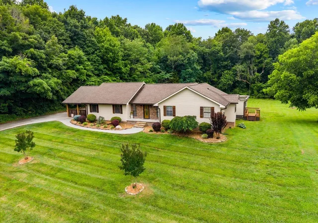 Homes for sale in Athens, TN | 122 Nash Dr, Athens, TN 37303 | MLS# 1536667