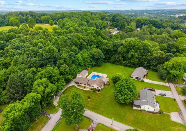 Homes for sale in Athens, TN | 122 Nash Dr, Athens, TN 37303 | MLS# 1536667