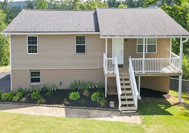 Photo 2 of Single family home for sale at 4000 Shady Oak Dr, Ooltewah, TN 37363 | MLS# 1536880 | Listing updated on 2026-09-21