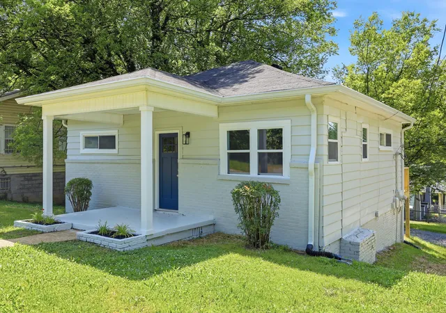 Homes for sale in Chattanooga, TN | 2217 N Chamberlain Ave, Chattanooga, TN 37406 | MLS# 1536535