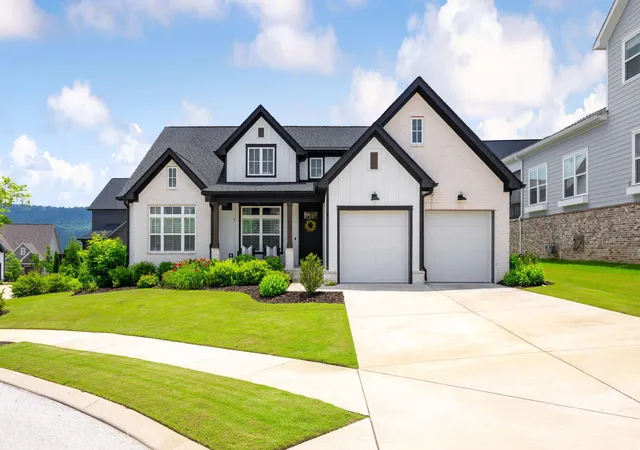 Photo 2 of Sale Pending at 547 Clingmans Ln, Chattanooga, TN 37419 | MLS# 1536705 | Listing updated on 2026-09-07