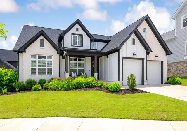 Photo 3 of Sale Pending at 547 Clingmans Ln, Chattanooga, TN 37419 | MLS# 1536705 | Listing updated on 2026-09-07