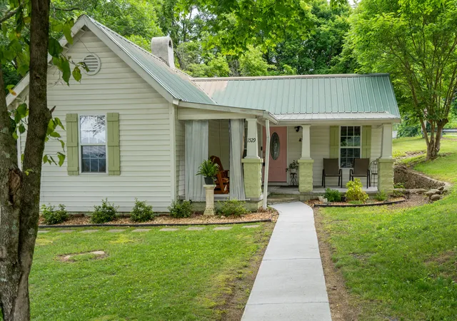 Homes for sale in Dunlap, TN | 1529 Main St, Dunlap, TN 37327 | MLS# 1536797