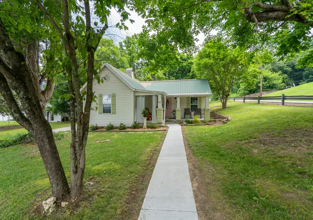 Homes for sale in Dunlap, TN | 1529 Main St, Dunlap, TN 37327 | MLS# 1536797