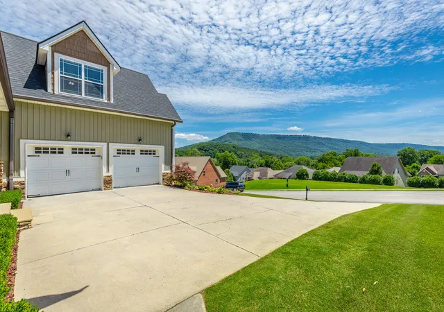 Homes for sale in Chattanooga, TN | 3600 Willow Lake Cir, Chattanooga, TN 37419 | MLS# 1537122