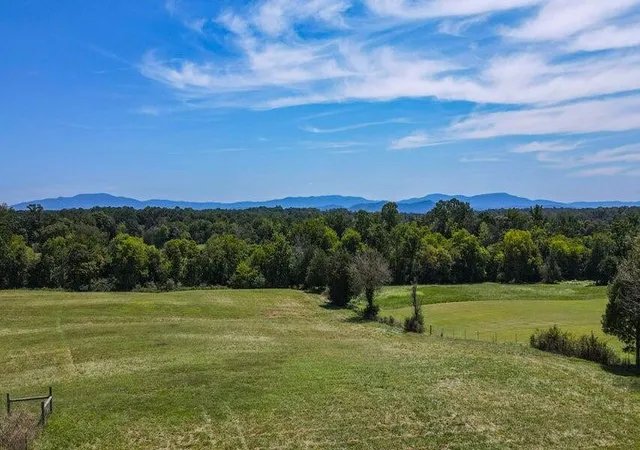 Photo 4 of Sale Pending at 953 Cedar Springs Rd SE, Cleveland, TN 37323 | MLS# 1536596 | Listing updated on 2026-09-08