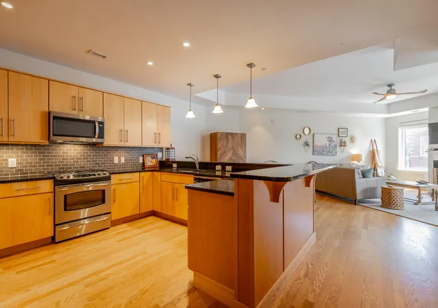 Homes for sale in Chattanooga, TN | 4 Cherokee Blvd #306, Chattanooga, TN 37405 | MLS# 1536722