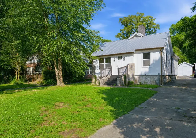Photo 2 of Single family home for sale at 27 Vista Dr, Chattanooga, TN 37411 | MLS# 1537314 | Listing updated on 2026-06-24