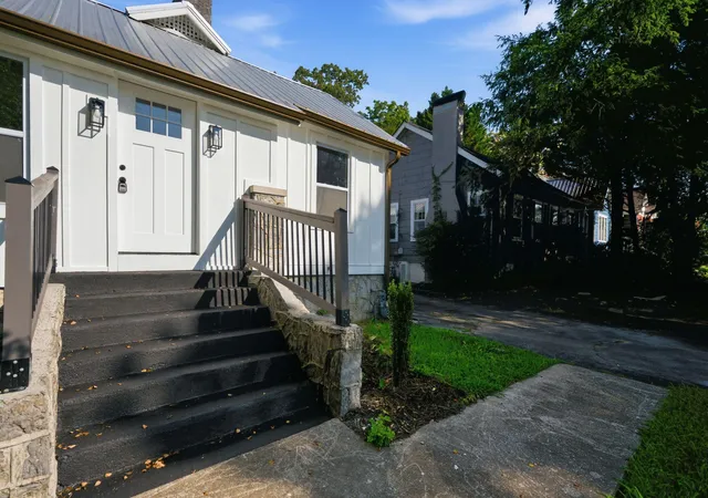 Photo 3 of Single family home for sale at 27 Vista Dr, Chattanooga, TN 37411 | MLS# 1537314 | Listing updated on 2026-06-24