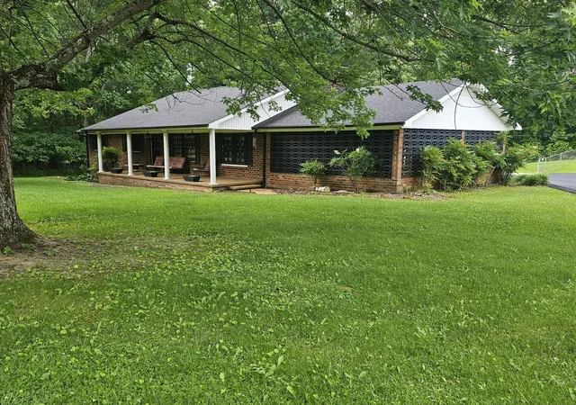 Photo 2 of Single family home for sale at 450 Main St, Palmer, TN 37365 | MLS# 1536763 | Listing updated on 2026-08-27