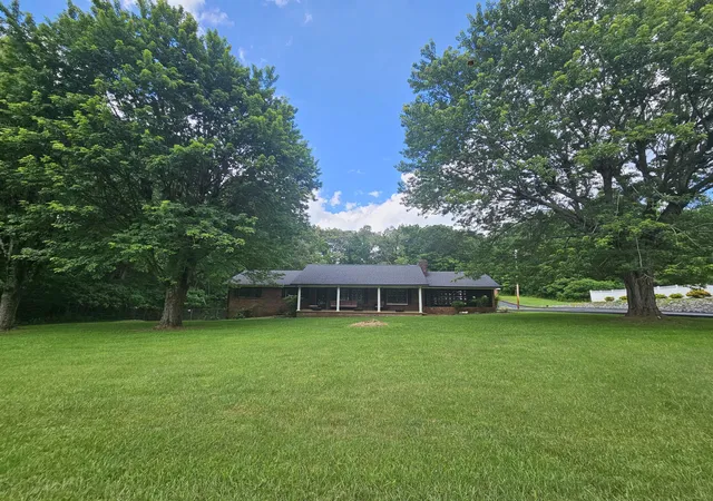 Photo 4 of Single family home for sale at 450 Main St, Palmer, TN 37365 | MLS# 1536763 | Listing updated on 2026-08-27