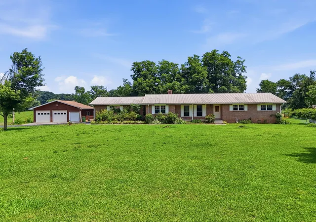 Photo 1 of Sale Pending at 2879 E Broomtown Rd, La Fayette, GA 30728 | MLS# 1536853 | Listing updated on 2026-09-19