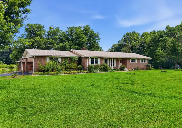 Photo 3 of Sale Pending at 2879 E Broomtown Rd, La Fayette, GA 30728 | MLS# 1536853 | Listing updated on 2026-09-19