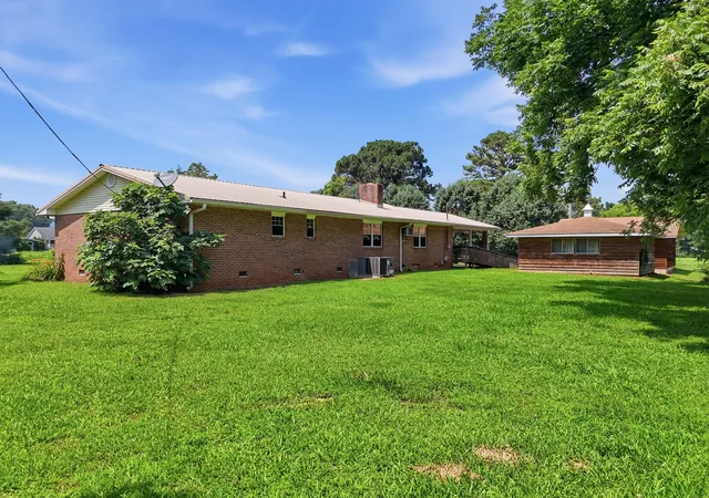 Photo 3 of Sale Pending at 2879 E Broomtown Rd, La Fayette, GA 30728 | MLS# 1536853 | Listing updated on 2026-09-19