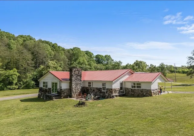 Homes for sale in Pikeville, TN | 637 Miller Rd, Pikeville, TN 37367 | MLS# 1536830