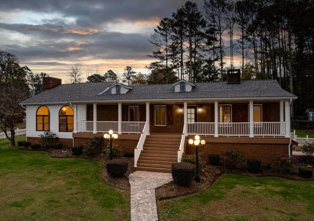 Homes for sale in Bridgeport, AL | 105 County Road 206, Bridgeport, AL 35740 | MLS# 1536873