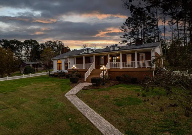 Homes for sale in Bridgeport, AL | 105 County Road 206, Bridgeport, AL 35740 | MLS# 1536873