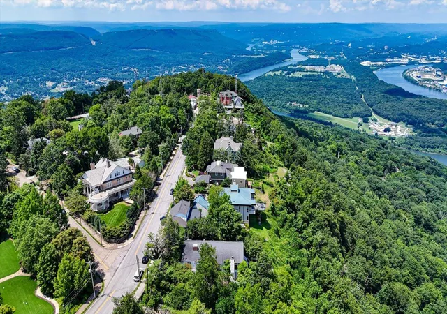 Homes for sale in Lookout Mountain, TN | 1001 E Brow Rd, Lookout Mountain, TN 37350 | MLS# 1537038
