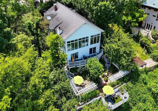Homes for sale in Lookout Mountain, TN | 1001 E Brow Rd, Lookout Mountain, TN 37350 | MLS# 1537038