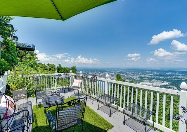 Homes for sale in Lookout Mountain, TN | 1001 E Brow Rd, Lookout Mountain, TN 37350 | MLS# 1537038