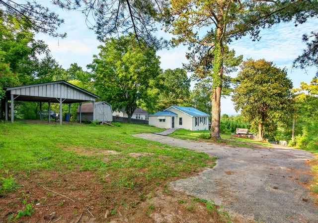 Homes for sale in Rossville, GA | 241 E Circle, Rossville, GA 30741 | MLS# 1536959