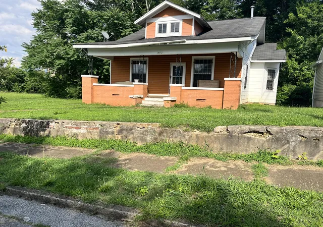 Homes for sale in Chattanooga, TN | 4512 Highland Ave, Chattanooga, TN 37410 | MLS# 1537017