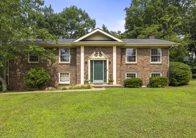 Photo 2 of Sale Pending at 6719 Moss Lake Dr, Hixson, TN 37343 | MLS# 1537043 | Listing updated on 2026-09-12