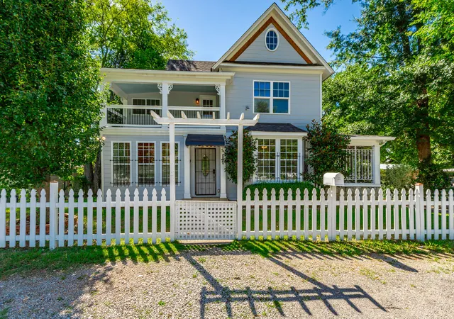 Photo 1 of Single family home for sale at 3707 13th Avenue, Chattanooga, TN 37407 | MLS# 1537059 | Listing updated on 2026-08-26