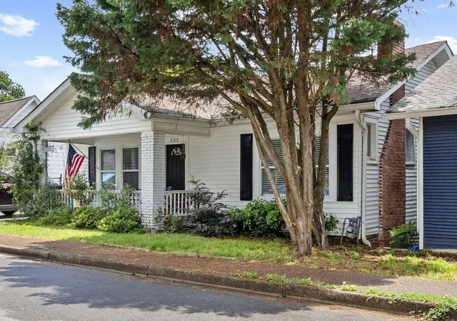Photo 1 of Single family home for sale at 232 Jarnigan Ave, Chattanooga, TN 37405 | MLS# 1537281 | Listing updated on 2026-08-10