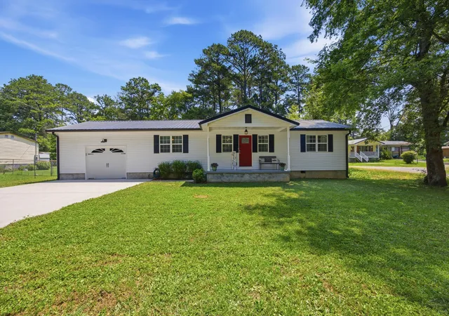 Homes for sale in Chickamauga, GA | 305 Longwood St, Chickamauga, GA 30707 | MLS# 1537132