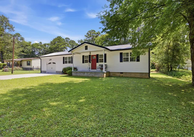 Homes for sale in Chickamauga, GA | 305 Longwood St, Chickamauga, GA 30707 | MLS# 1537132