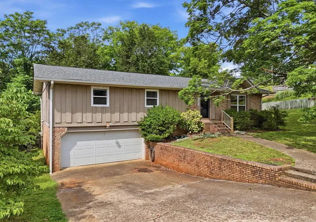 Homes for sale in Hixson, TN | 1504 Ridge Point Road, Hixson, TN 37343 | MLS# 1537150