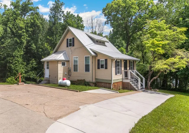 Homes for sale in Collegedale, TN | 4675 University Dr, Collegedale, TN 37363 | MLS# 1537190