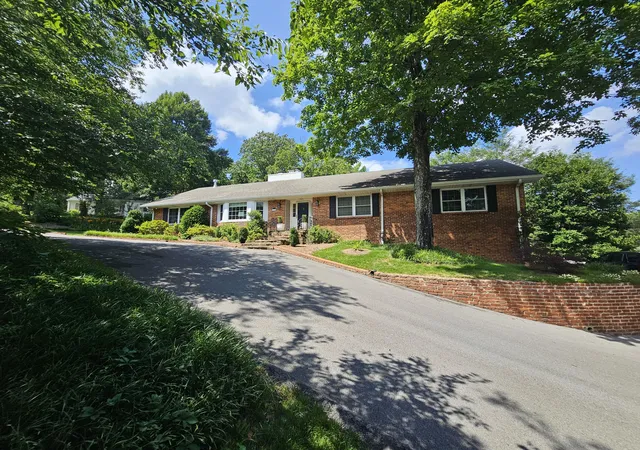 Homes for sale in Lookout Mountain, TN | 110 Whiteside St, Lookout Mountain, TN 37350 | MLS# 1537197