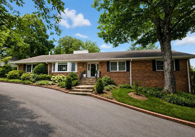 Homes for sale in Lookout Mountain, TN | 110 Whiteside St, Lookout Mountain, TN 37350 | MLS# 1537197