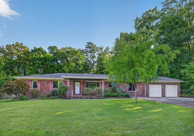 Homes for sale in Hixson, TN | 1114 Central Dr, Hixson, TN 37343 | MLS# 1537294