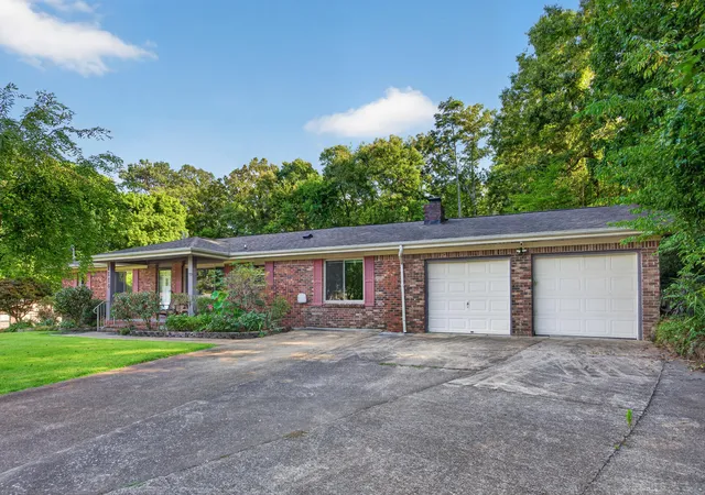 Homes for sale in Hixson, TN | 1114 Central Dr, Hixson, TN 37343 | MLS# 1537294