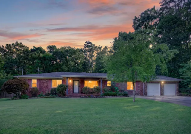 Homes for sale in Hixson, TN | 1114 Central Dr, Hixson, TN 37343 | MLS# 1537294