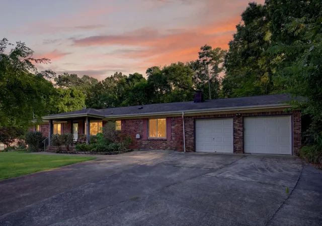Homes for sale in Hixson, TN | 1114 Central Dr, Hixson, TN 37343 | MLS# 1537294