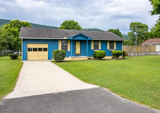 Homes for sale in South Pittsburg, TN | 192 Cedar Point Ln, South Pittsburg, TN 37380 | MLS# 1537309