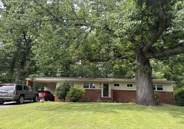 1st image of 108 Ridgecrest Cir, Rossville, GA 30741 | MLS# 1537355
