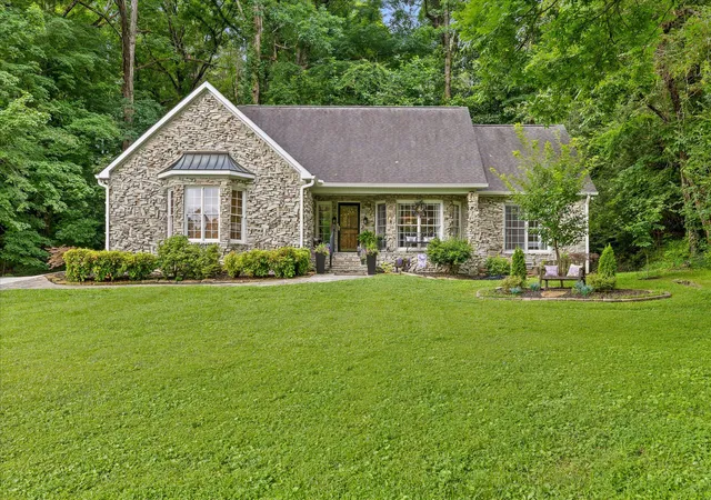 Homes for sale in South Pittsburg, TN | 706 Contour Ave, South Pittsburg, TN 37380 | MLS# 1537332