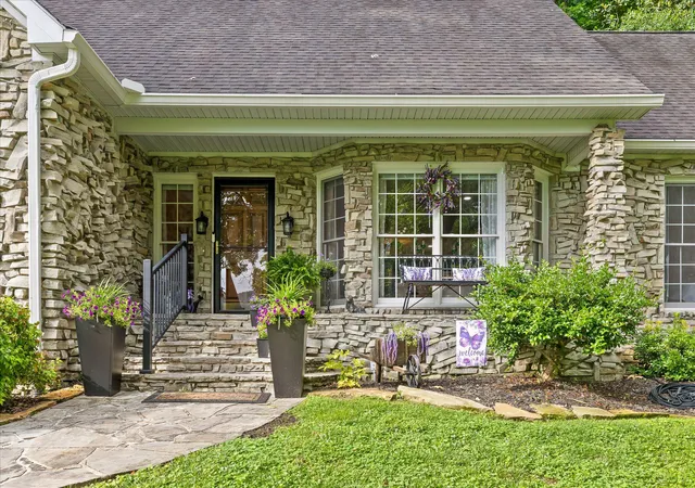 Homes for sale in South Pittsburg, TN | 706 Contour Ave, South Pittsburg, TN 37380 | MLS# 1537332
