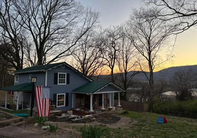 Photo 2 of Single family home for sale at 900 Beason Dr, Chattanooga, TN 37405 | MLS# 1537411 | Listing updated on 2026-10-17