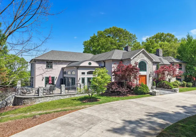 Photo 2 of Mansion for sale at 1511 Carroll Ln, Chattanooga, TN 37405 | MLS# 1537358 | Listing updated on 2026-08-25