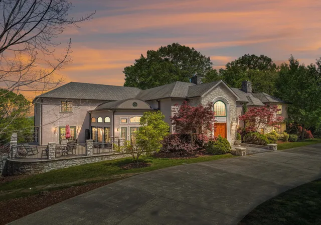 Photo 3 of Mansion for sale at 1511 Carroll Ln, Chattanooga, TN 37405 | MLS# 1537358 | Listing updated on 2026-08-25