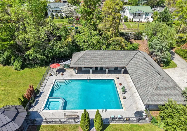 Photo 60 of Mansion for sale at 1511 Carroll Ln, Chattanooga, TN 37405 | MLS# 1537358 | Listing updated on 2026-08-25