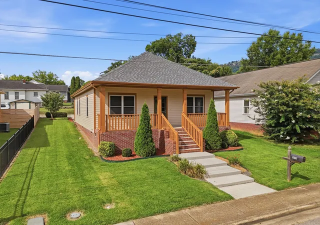 Homes for sale in Chattanooga, TN | 1012 W 37th St, Chattanooga, TN 37410 | MLS# 1537423
