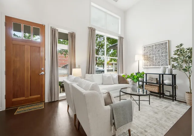 Photo 2 of Townhouse for sale at 840 E 08th Street, Chattanooga, TN 37403 | MLS# 1537427 | Listing updated on 2026-08-31